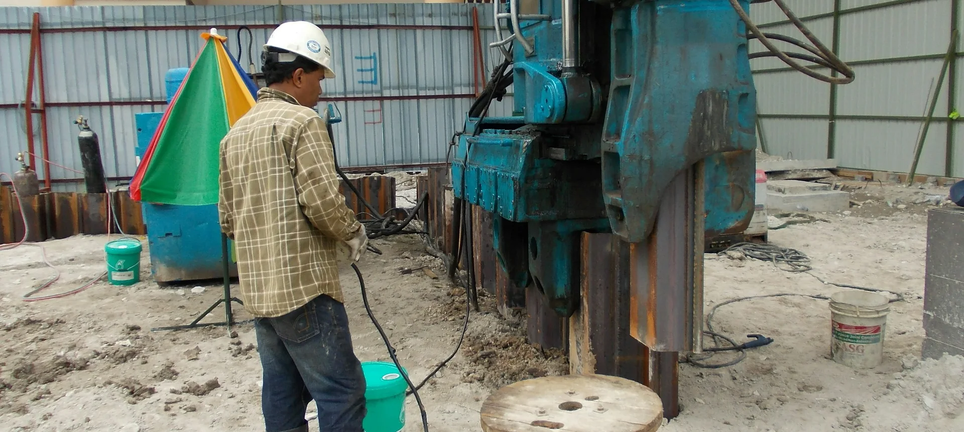 Khoan rút lõi bê tông Tân Tiến